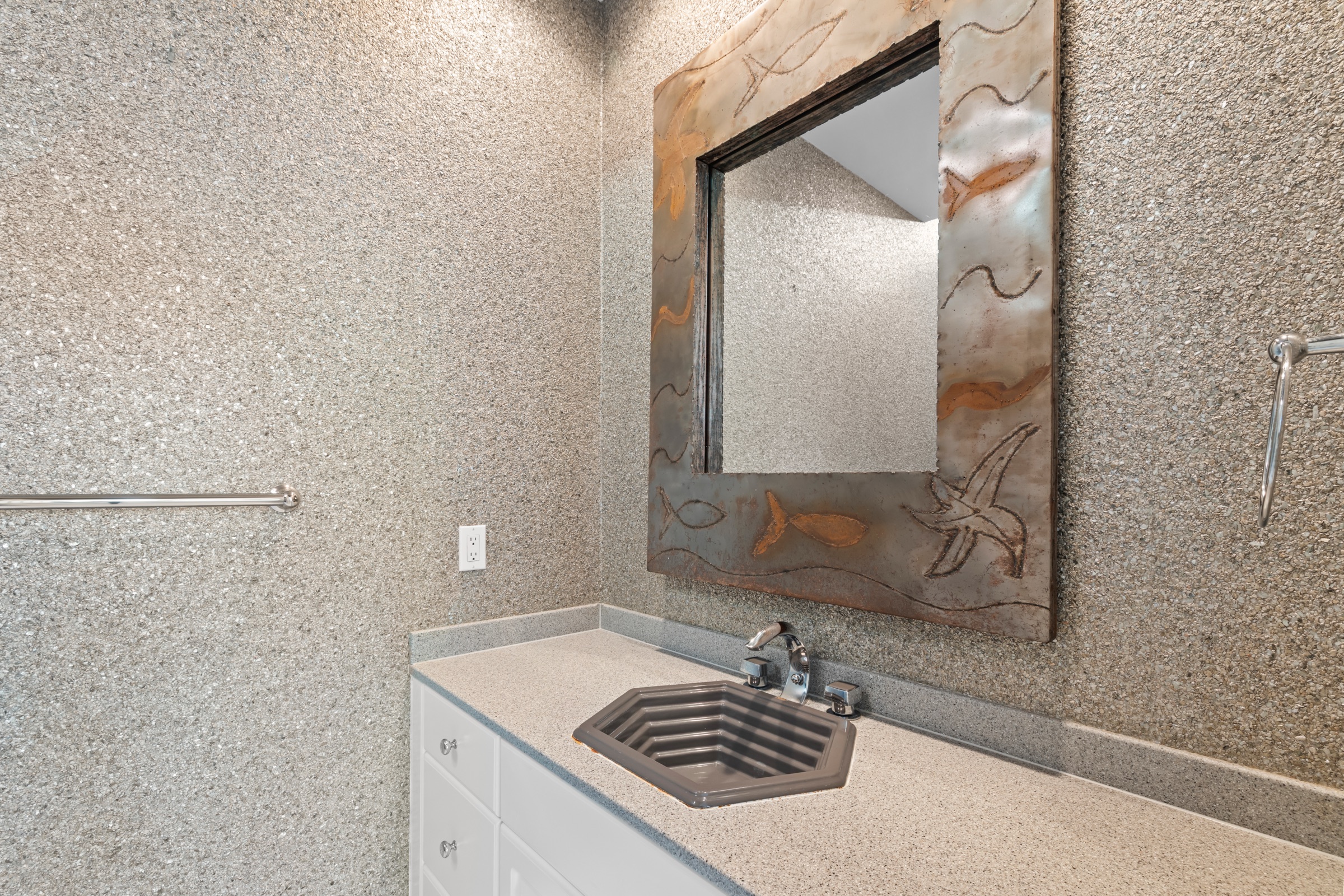 Guest Bedroom 2 Bath